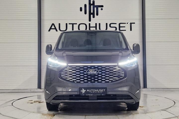 Grå Ford E-Transit Custom 320 L1 fra 2025 set udefra