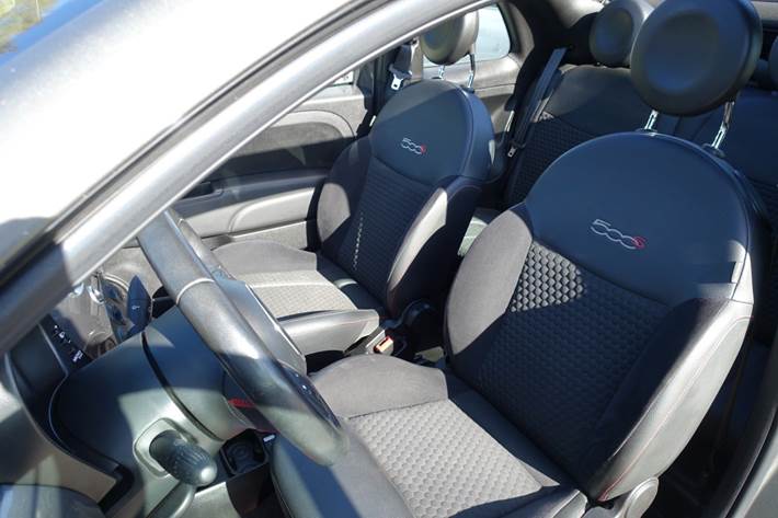Grå Fiat 500C fra 2013