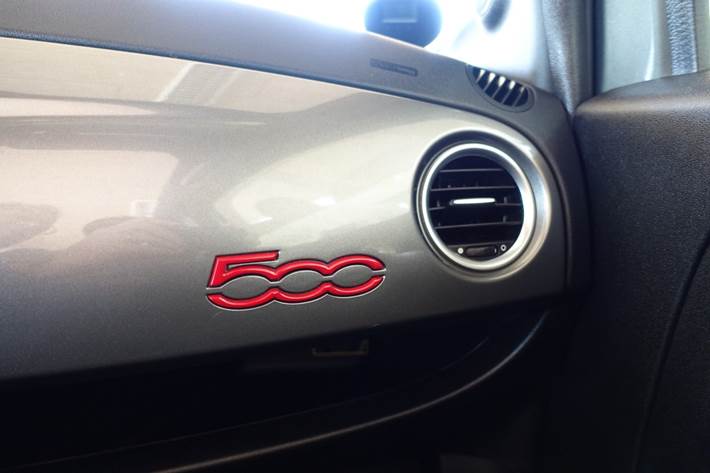 Grå Fiat 500C fra 2013