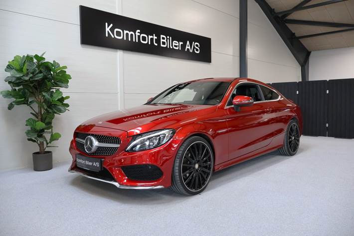 Rød Mercedes C200 fra 2016