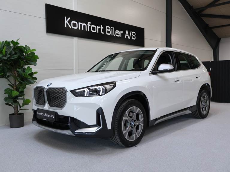 BMW iX1 xDrive30 X-Line