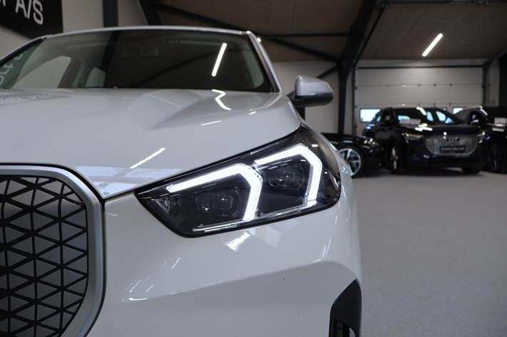 Hvid BMW iX1 fra 2023