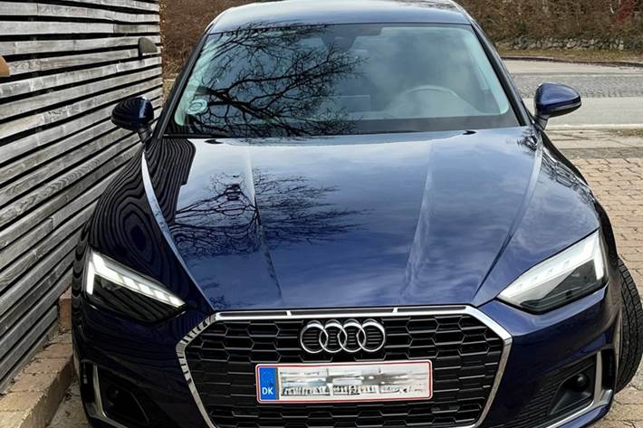 Blå Audi A5 fra 2020