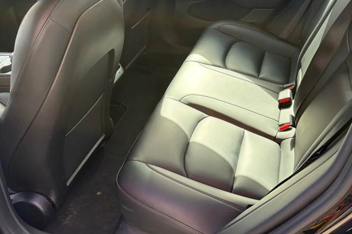 Sort Tesla Model 3 fra 2022