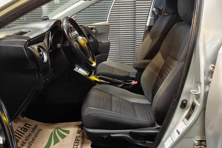 undefined Toyota Auris fra 2015