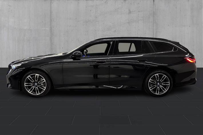 Sort BMW i5 fra 2026