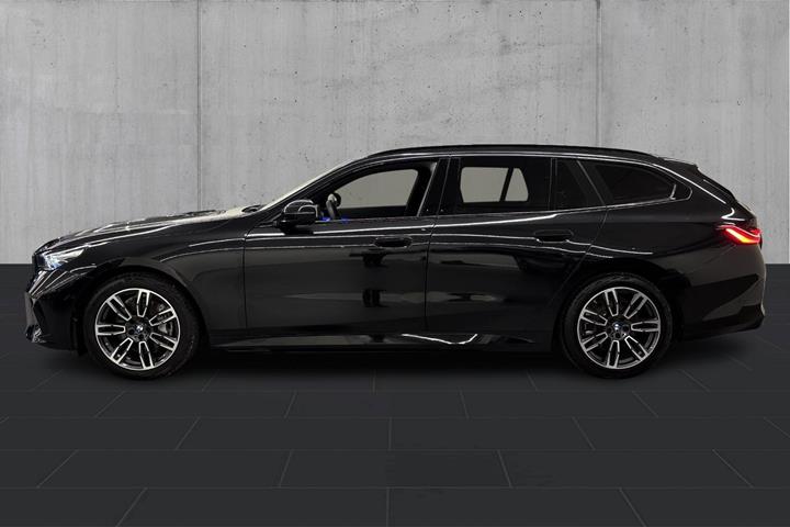 Sort BMW i5 fra 2026