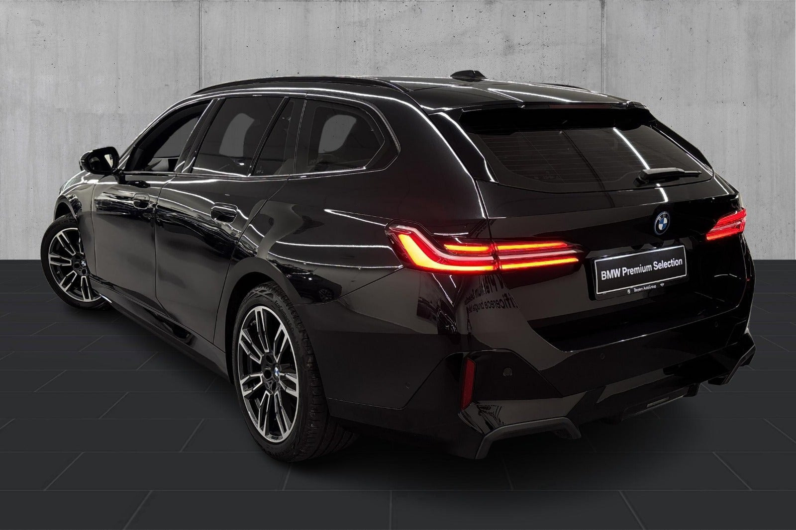 Sort BMW i5 fra 2026