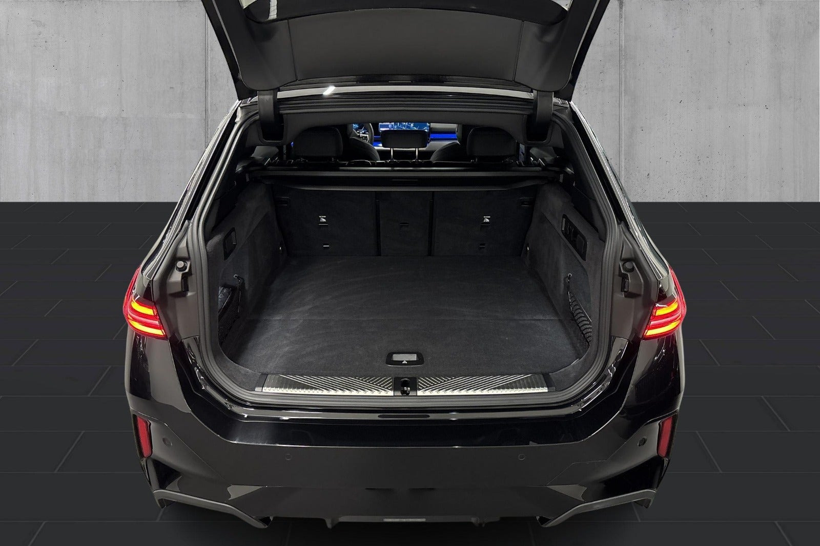 Sort BMW i5 fra 2026
