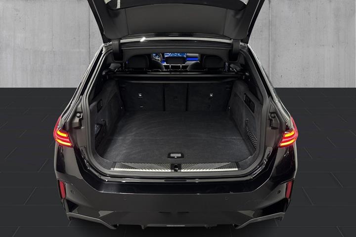 Sort BMW i5 fra 2026