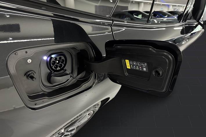 Sort BMW i5 fra 2026