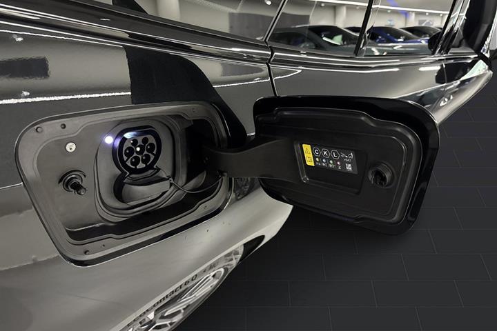 Sort BMW i5 fra 2026