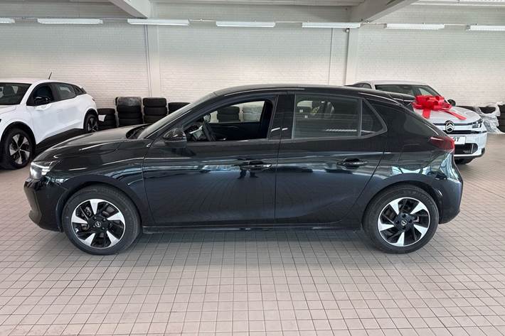 Sort Opel Corsa-e fra 2024