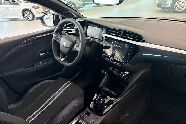 Sort Opel Corsa-e fra 2024