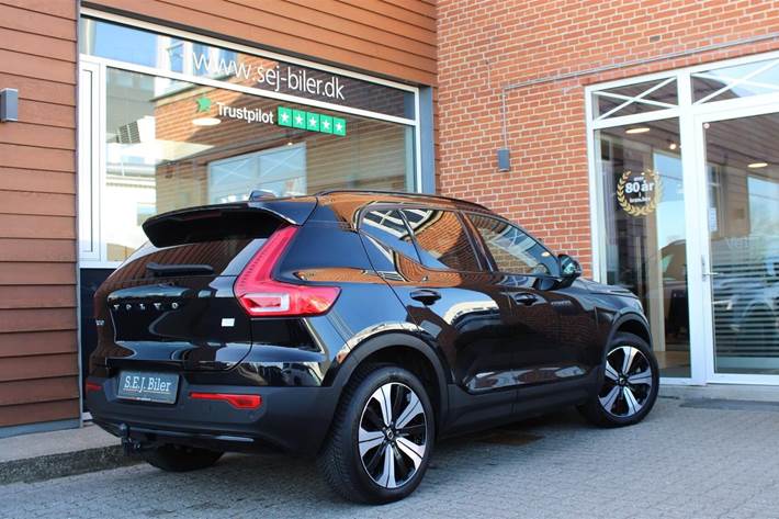 Sort Volvo XC40 fra 2023