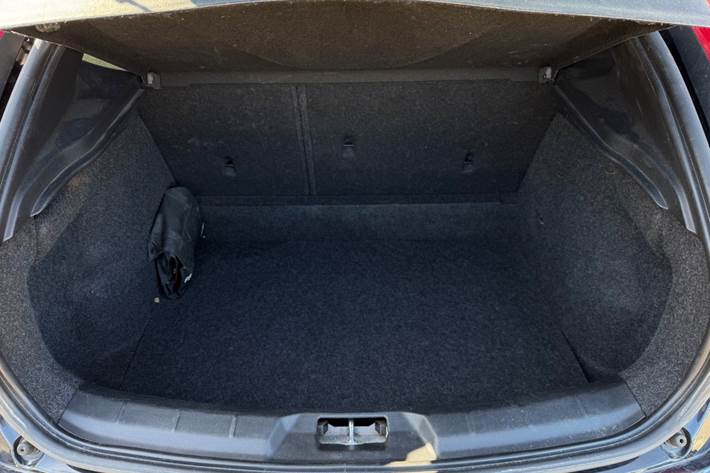 Sort Volvo V40 CC fra 2016