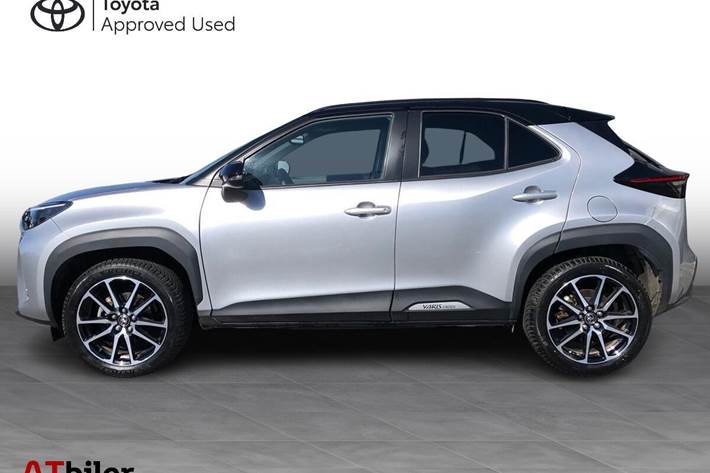 Sølv Toyota Yaris Cross fra 2023