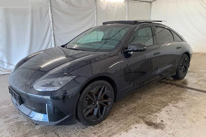 Blå Hyundai Ioniq 6 fra 2023