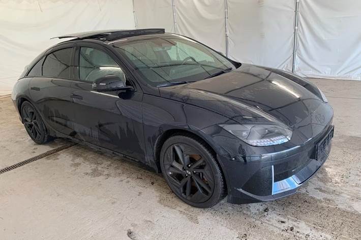 Blå Hyundai Ioniq 6 fra 2023