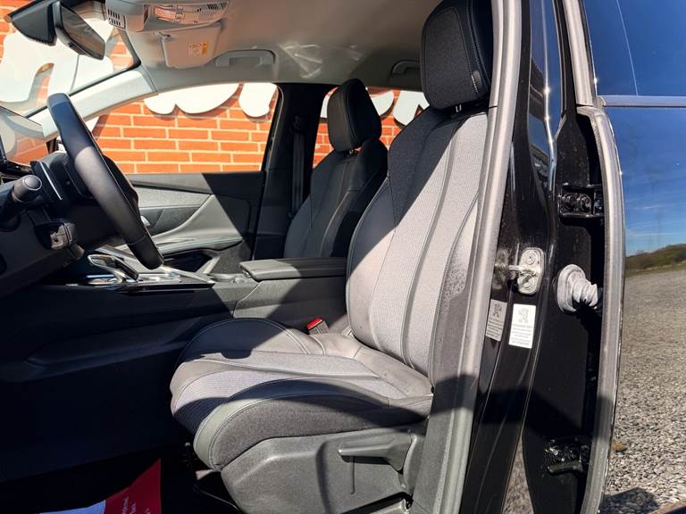 Peugeot 3008 1,6 PureTech Plugin-hybrid First Selection EAT8 225HK 5d 8g Aut.