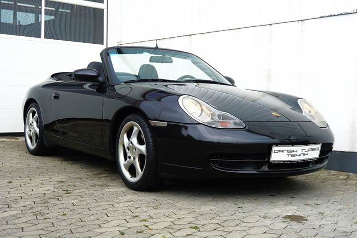 Sort Porsche 911 fra 2000
