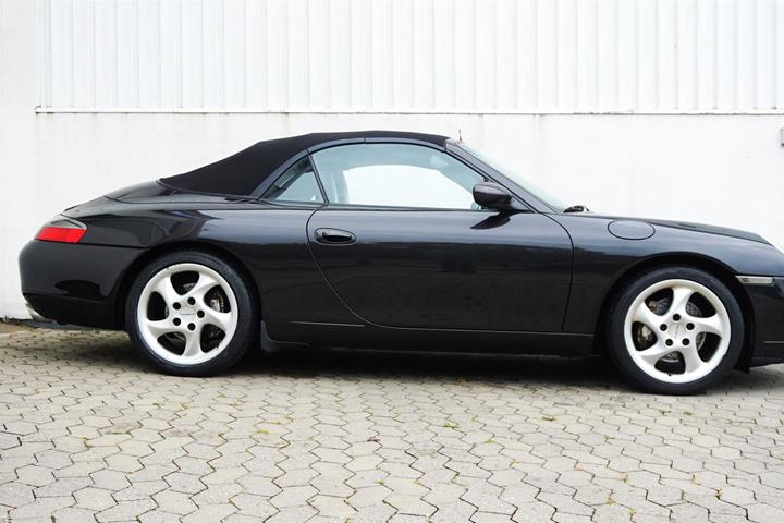 Sort Porsche 911 fra 2000