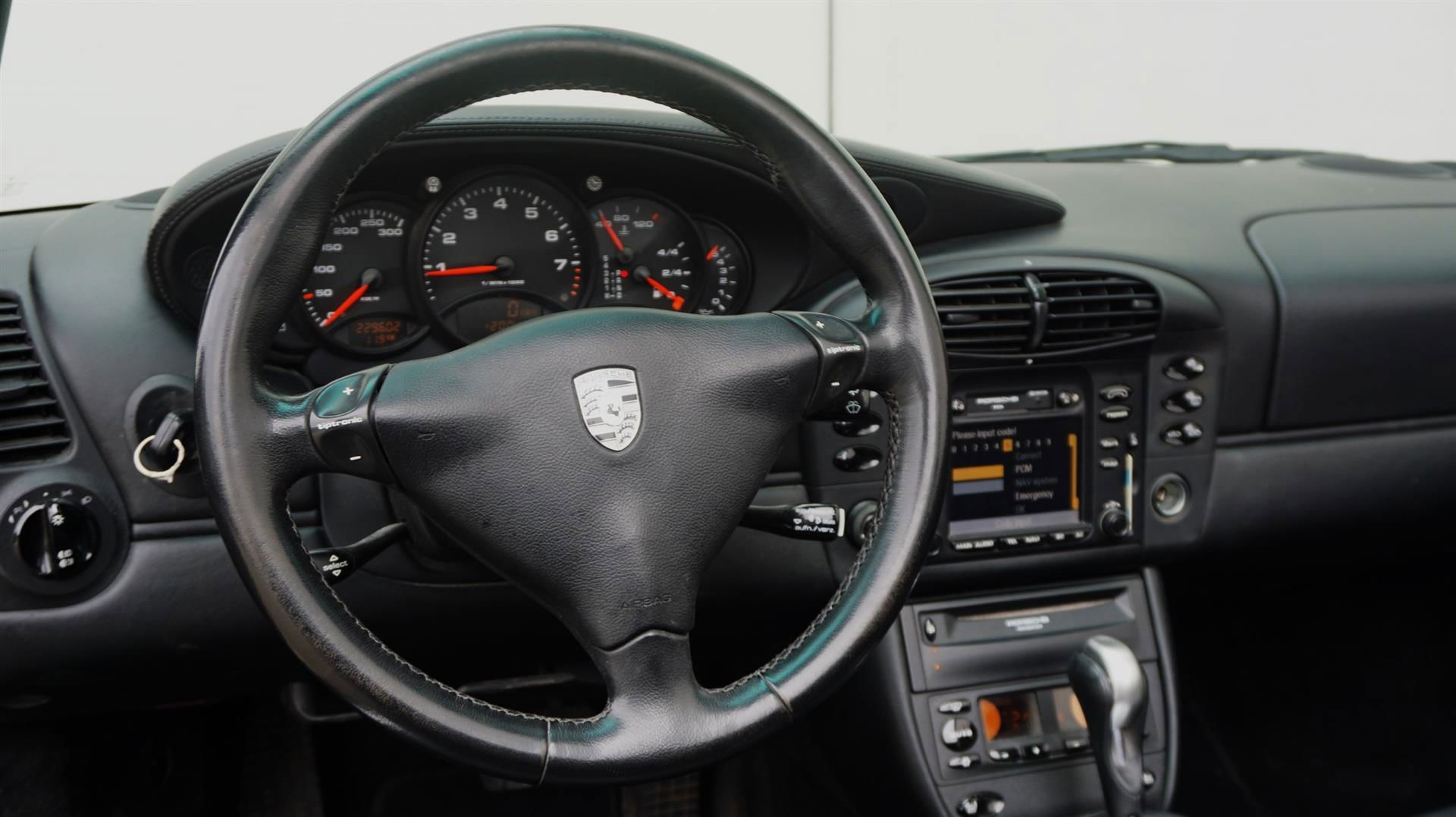 Sort Porsche 911 fra 2000