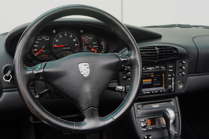 Sort Porsche 911 fra 2000