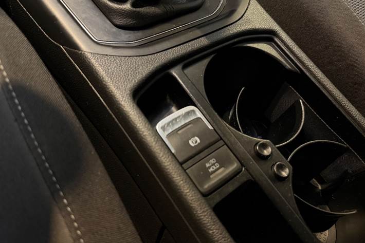 Grå VW Touran fra 2017