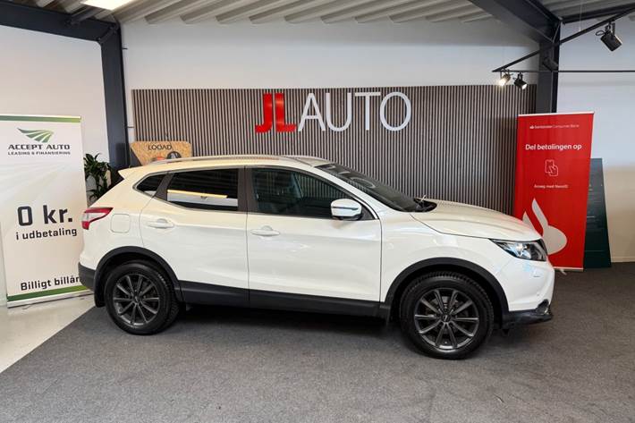 Hvid Nissan Qashqai fra 2014