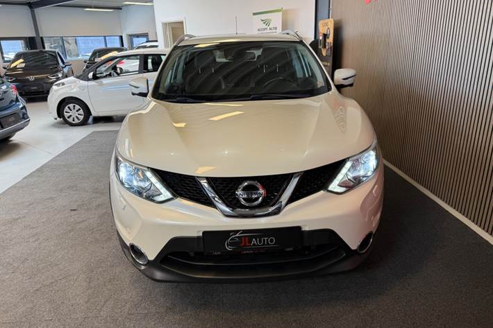 Hvid Nissan Qashqai fra 2014