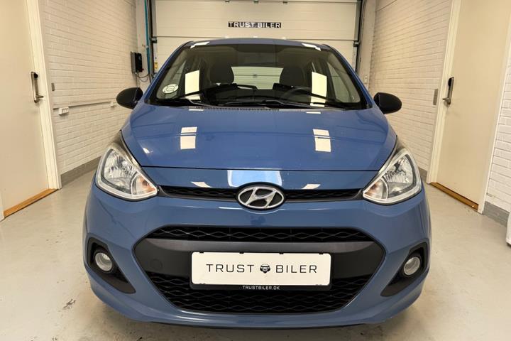 Blå Hyundai i10 fra 2015