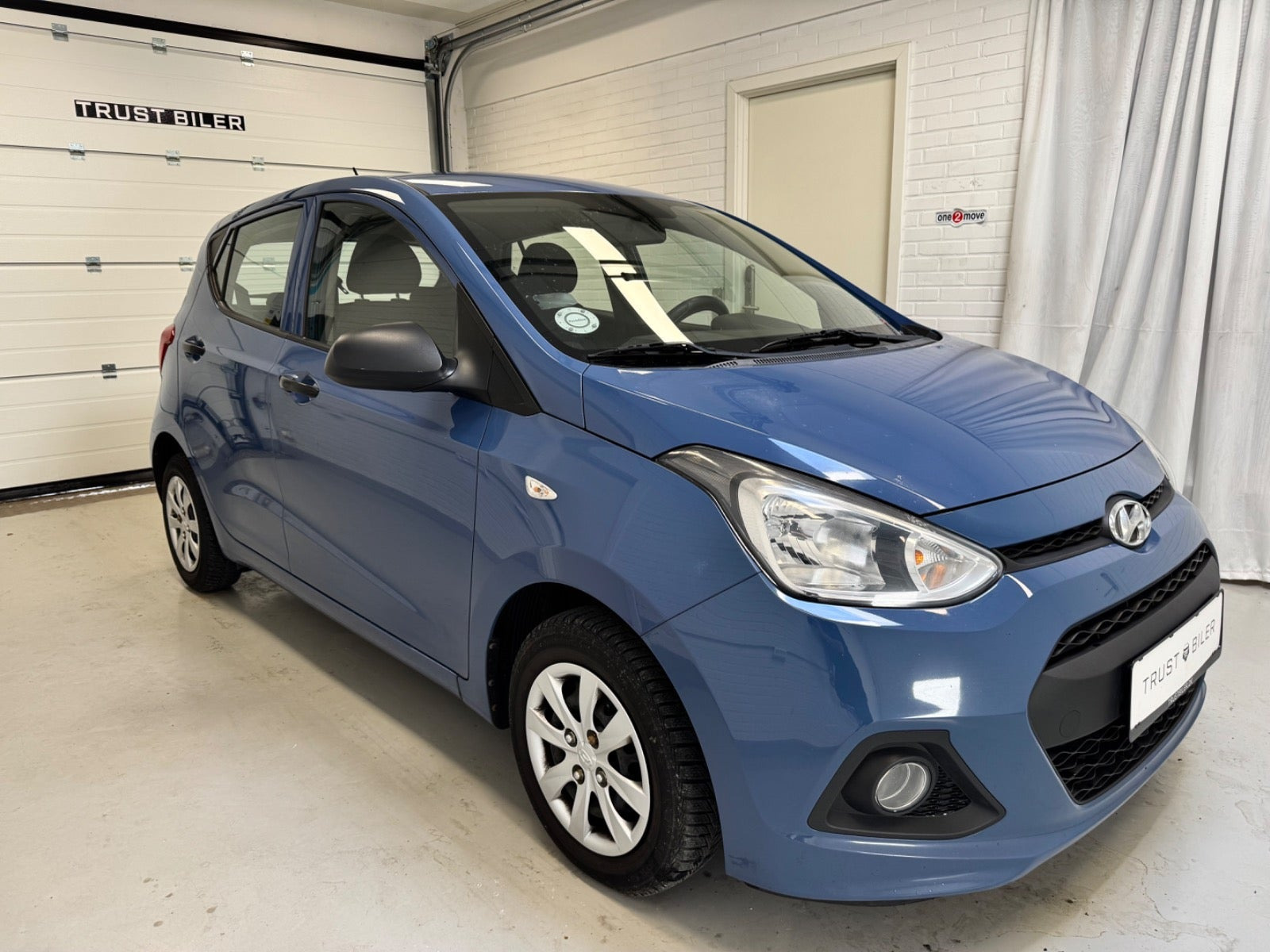 Blå Hyundai i10 fra 2015