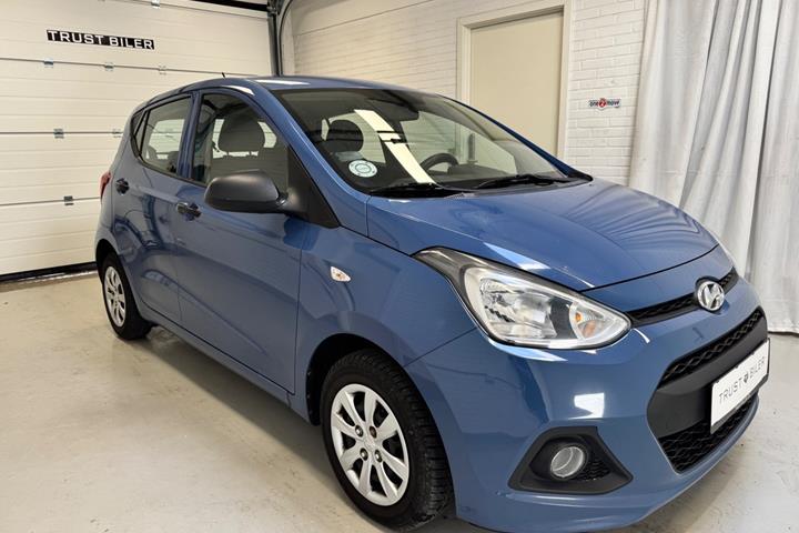 Blå Hyundai i10 fra 2015