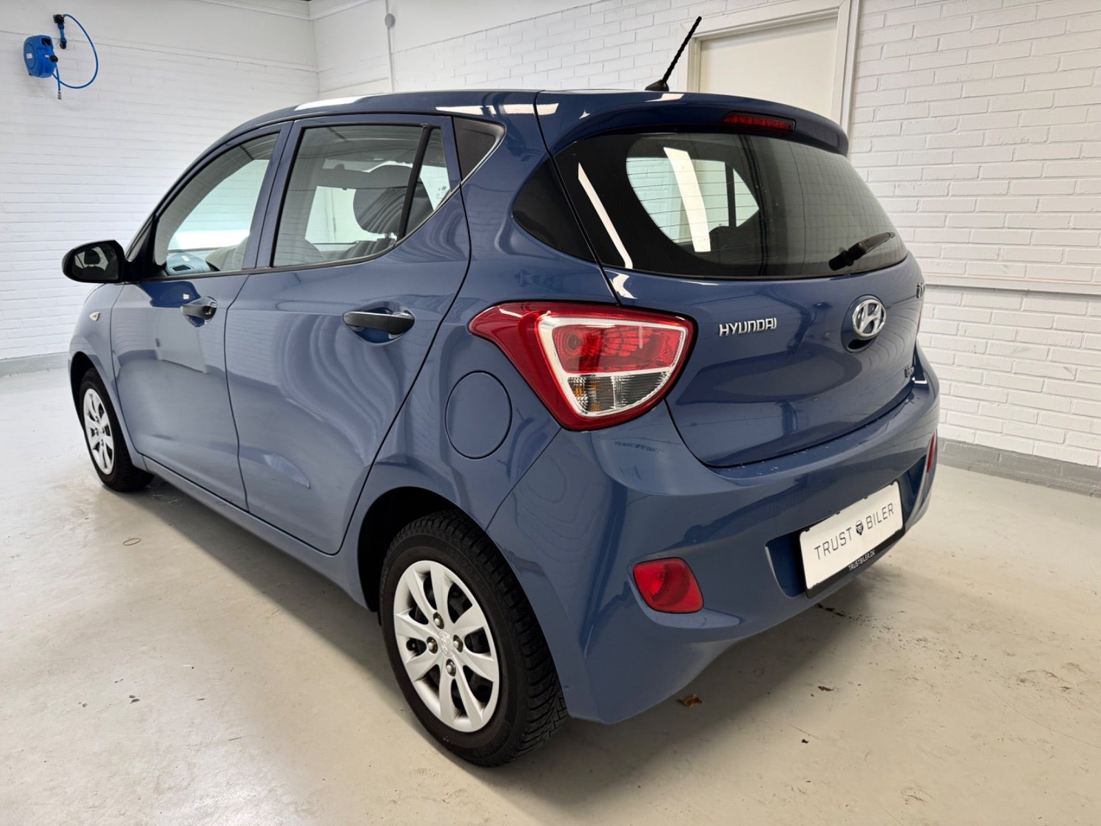 Blå Hyundai i10 fra 2015