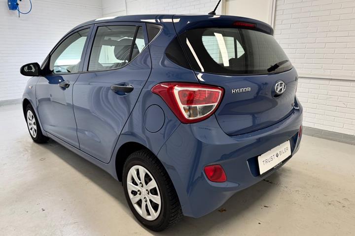 Blå Hyundai i10 fra 2015