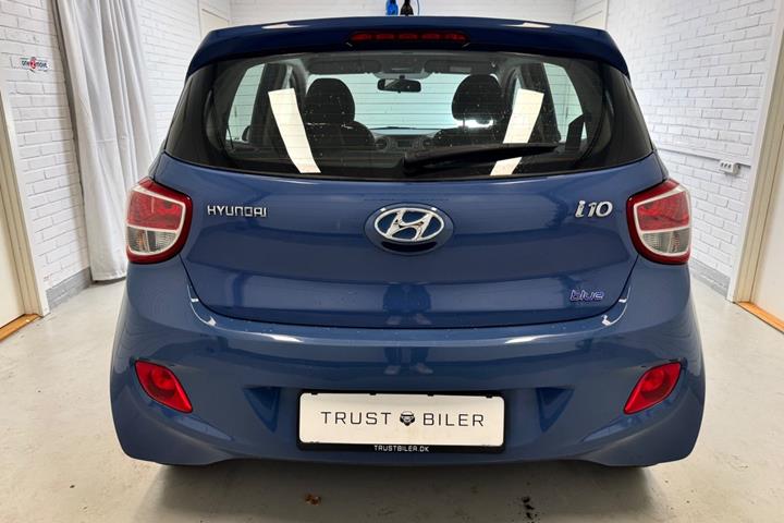 Blå Hyundai i10 fra 2015