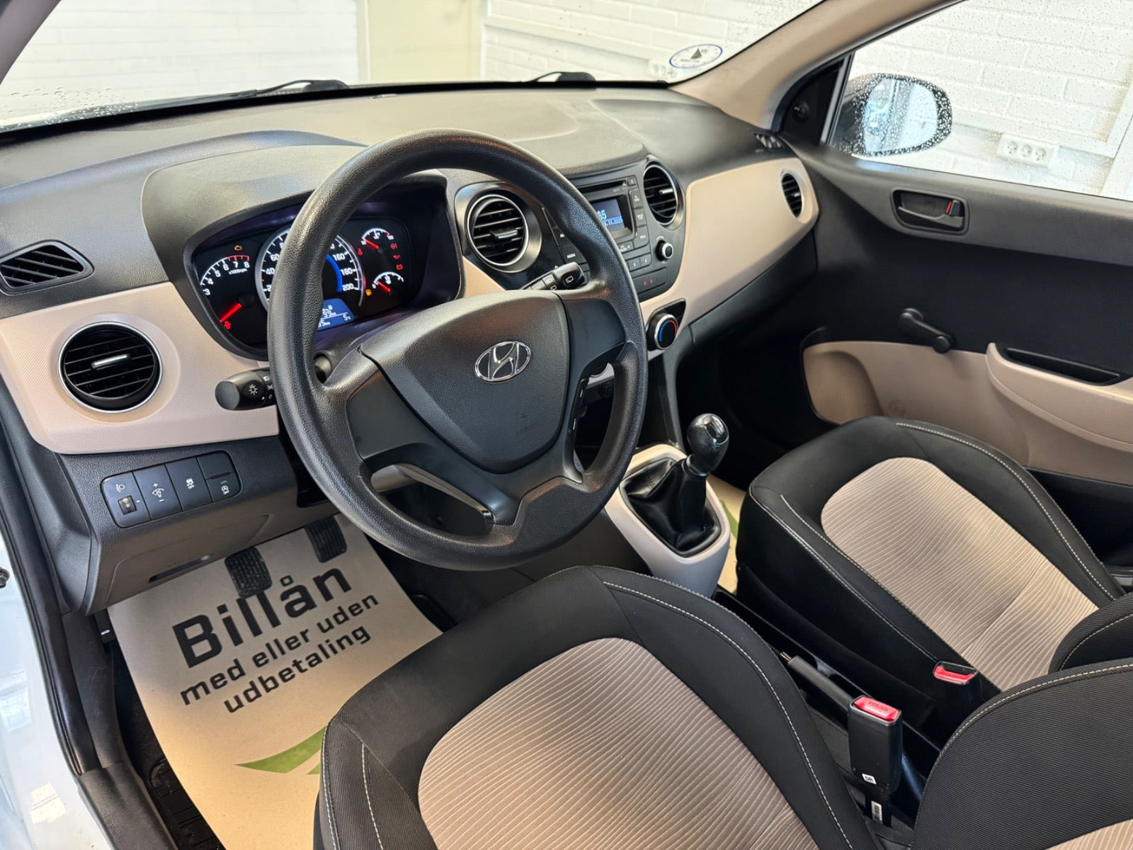 Blå Hyundai i10 fra 2015