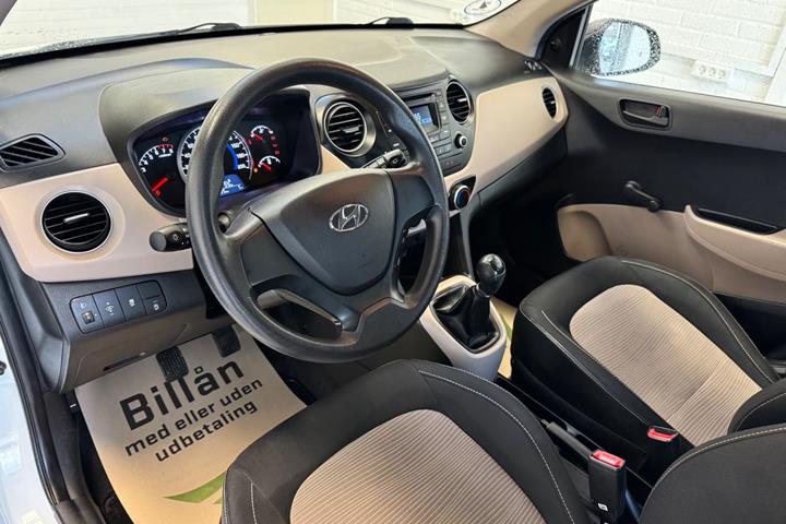 Blå Hyundai i10 fra 2015