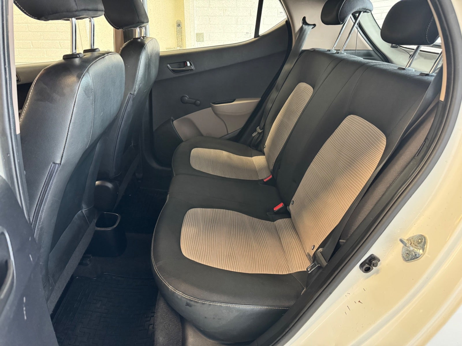 Blå Hyundai i10 fra 2015