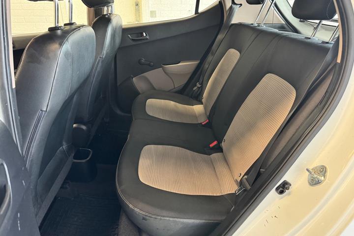 Blå Hyundai i10 fra 2015
