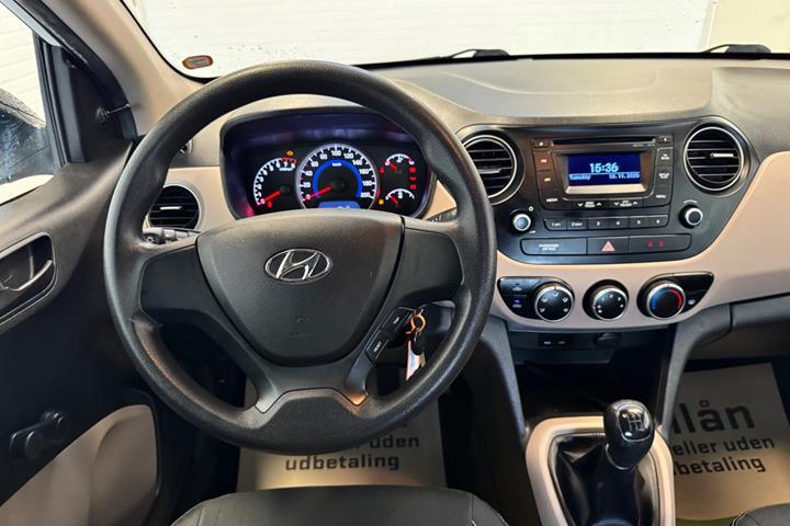 Blå Hyundai i10 fra 2015