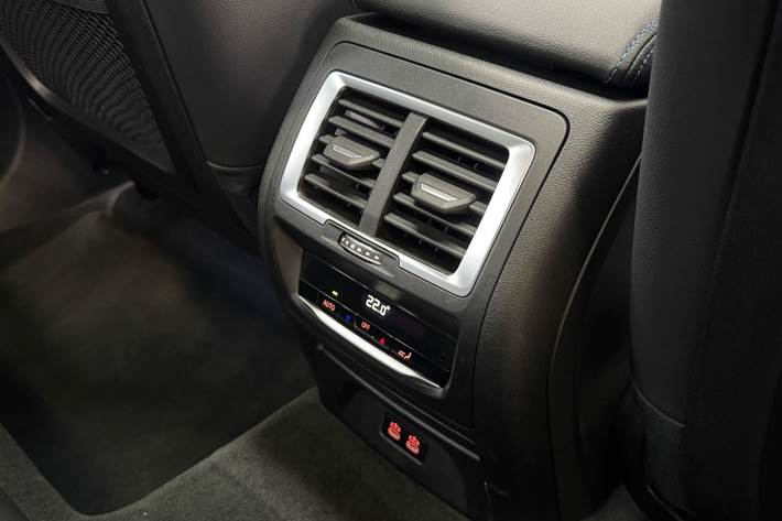 Blå BMW iX3 fra 2022