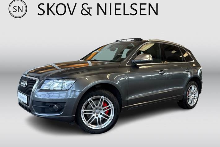 Grå Audi Q5 fra 2008