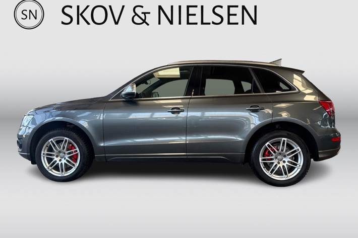 Grå Audi Q5 fra 2008