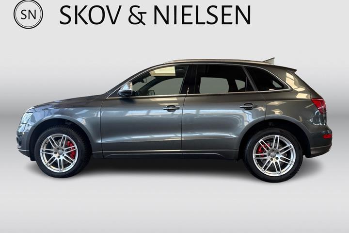 Grå Audi Q5 fra 2008