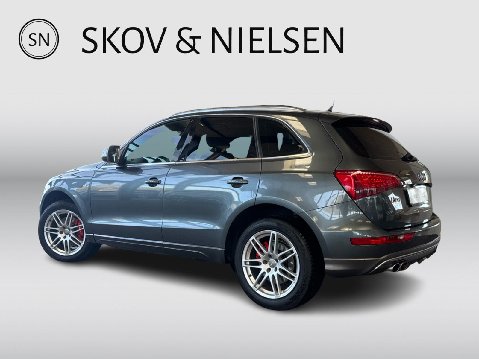 Grå Audi Q5 fra 2008