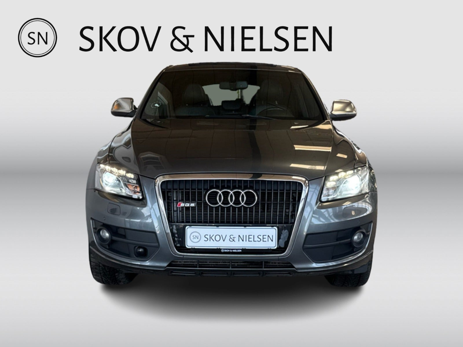 Grå Audi Q5 fra 2008
