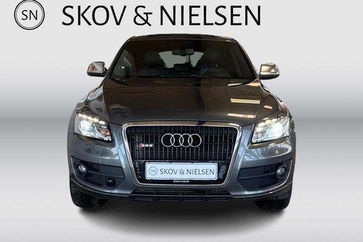 Grå Audi Q5 fra 2008