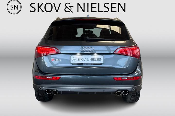 Grå Audi Q5 fra 2008
